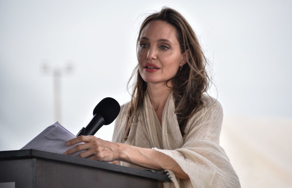 Анджелина Джоли посетила лагерь беженцев в Венесуэле