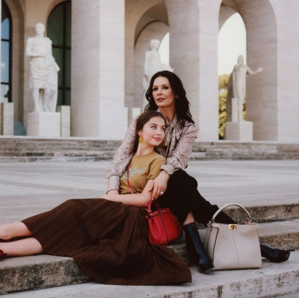 Рекламный кампейн от Fendi: Кэтрин Зета-Джонс впервые позирует с дочерью