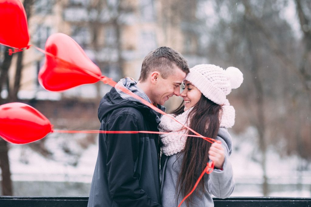 6 идей, как провести свидание в сезон праздников