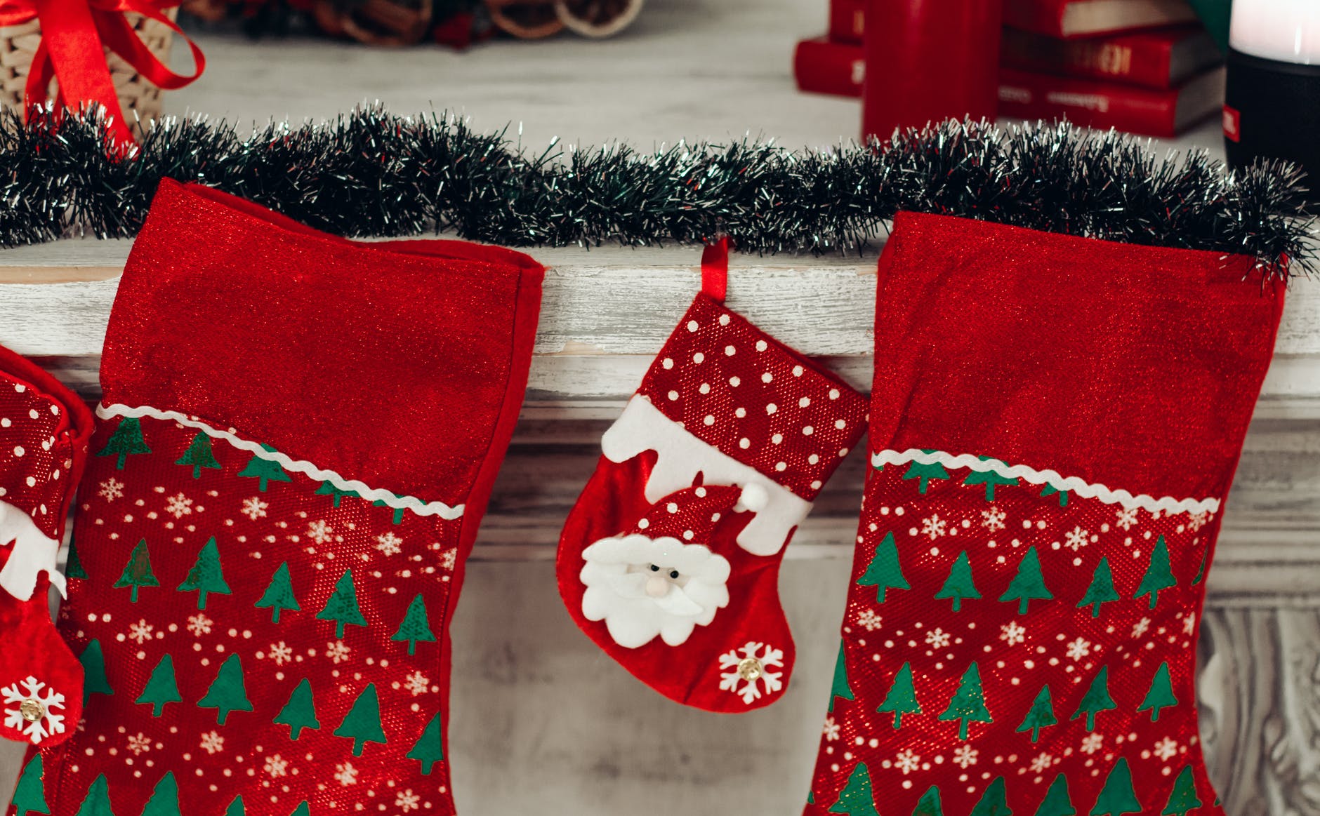 Почему на Рождество подарок кладут в носок?