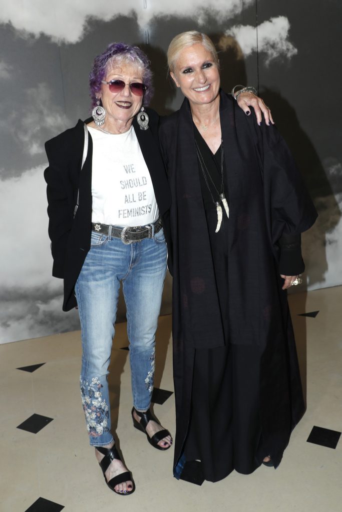 Художница-феминистка будет создавать декорации для шоу от Dior 
