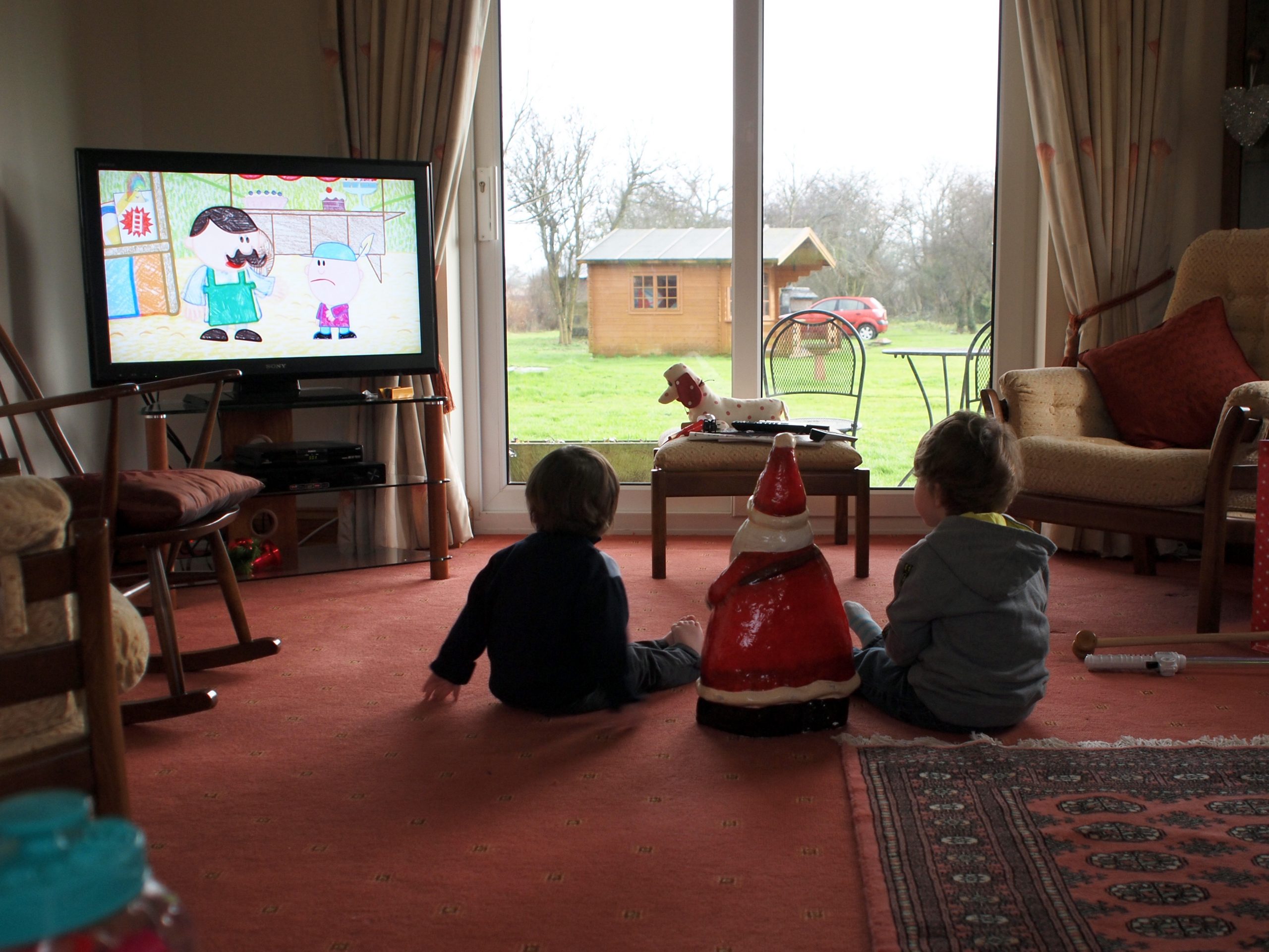 Важность совместного просмотра телевизора с детьми младшего возраста