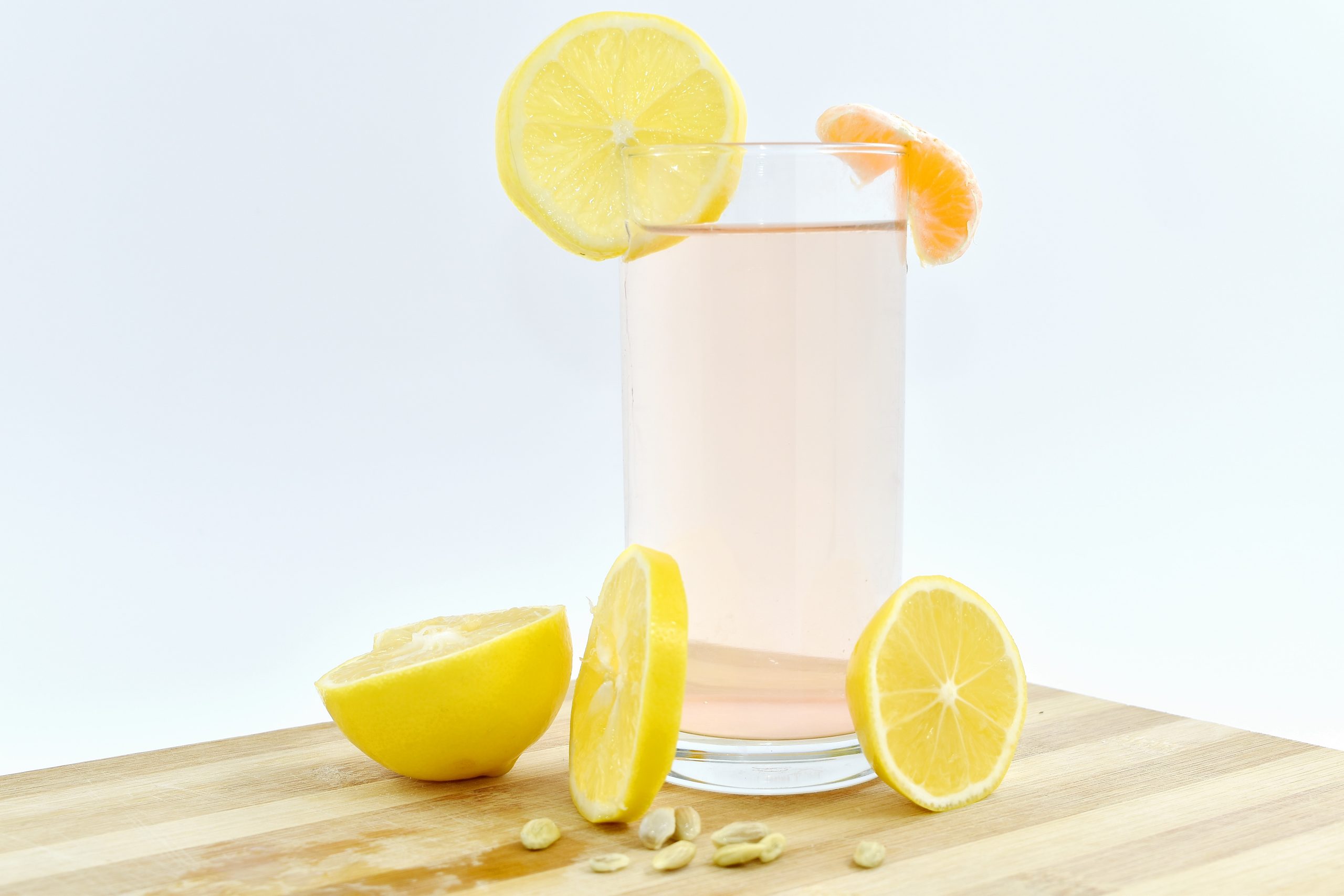 Может ли вода с лимоном помочь вам похудеть?
