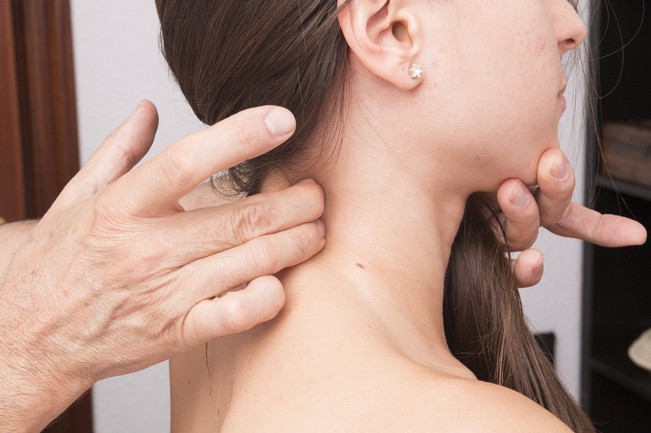 Причины, по которым вы можете проснуться с болью в шее