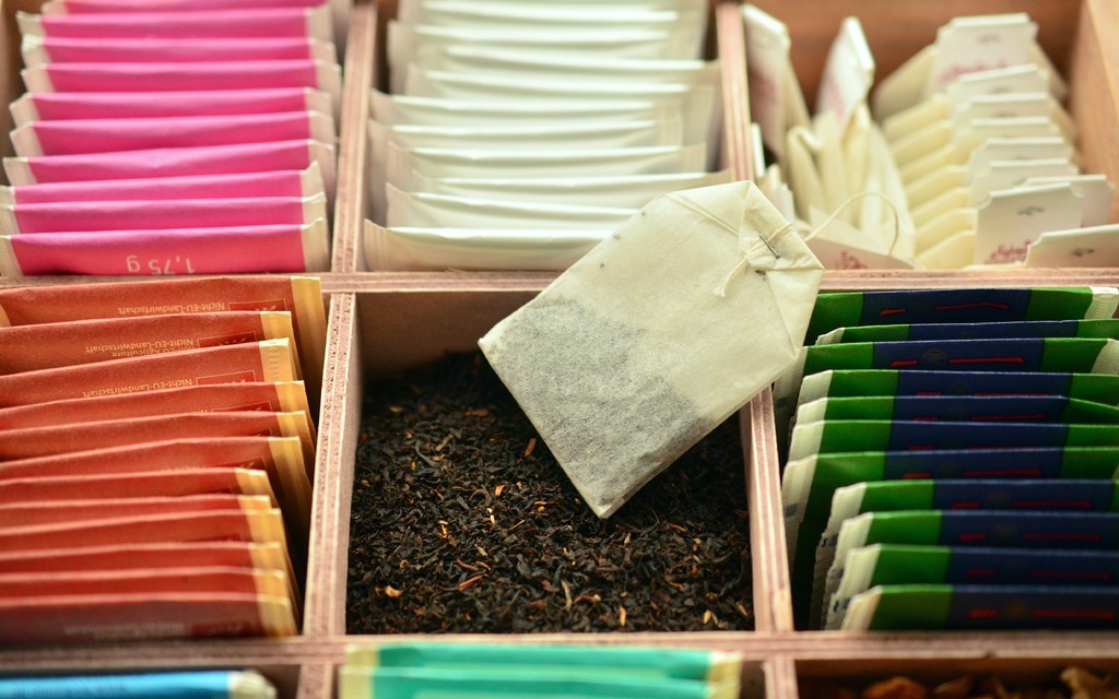 4 крутые идеи, как повторно использовать чайные пакетики
