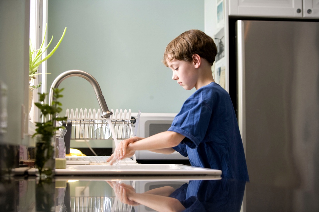 Эффективные способы приучить ребёнка к чистоте и уборке в доме