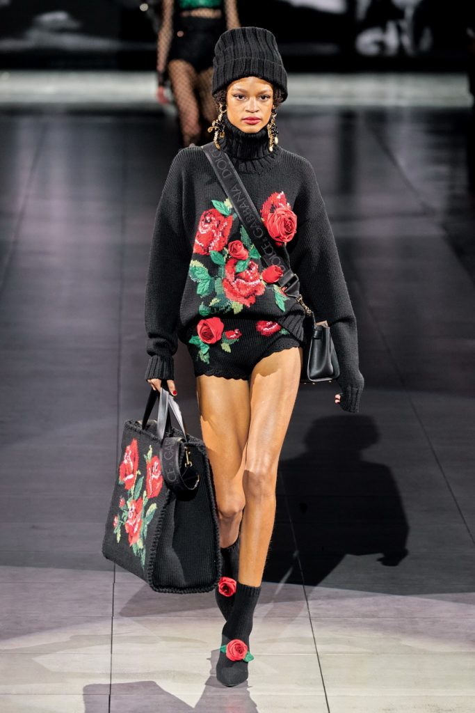 Звезды Tik Tok и фирменные розы: Dolce & Gabbana на Неделе моды в Милане

