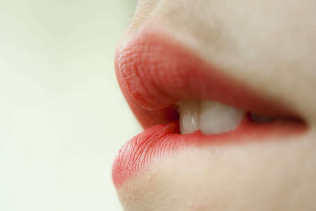 Заеда на губах: почему возникает и что делать в домашних условиях?
