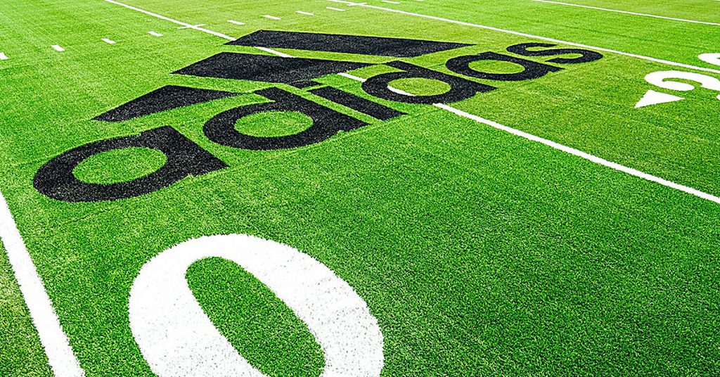 Футбольное поле из бутылок: эко-акция от спортивного бренда Adidas
