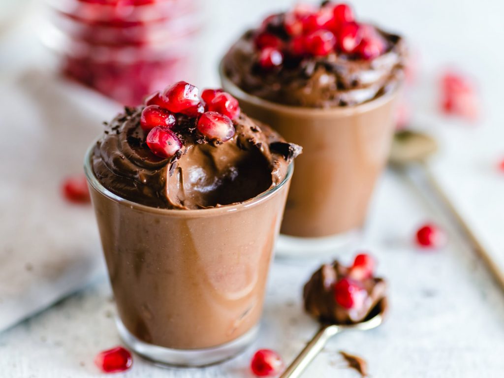 Шоколадный мусс с ягодами – вкусный десерт на День всех влюблённых