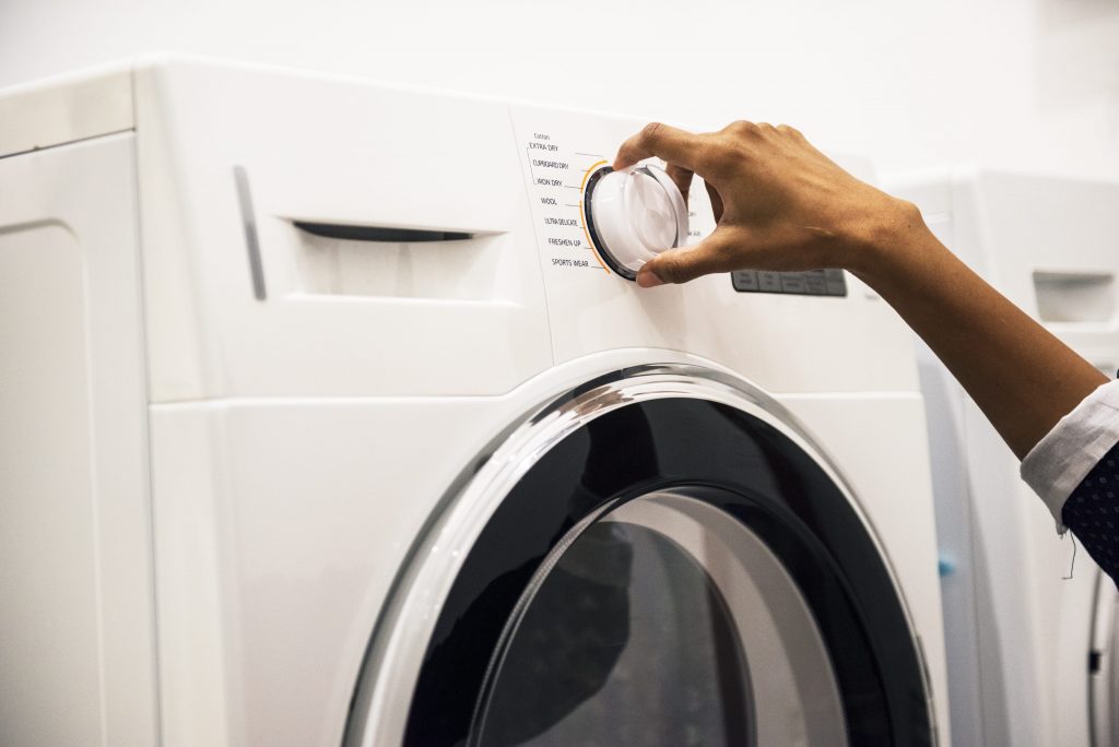 Как правильно стирать одежду, чтобы уничтожить бактерии?