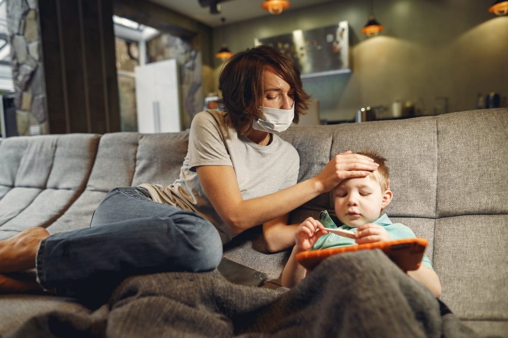 Входит ли ребенок, который часто болеет, в зону риска COVID-19: ответ доктора Комаровского