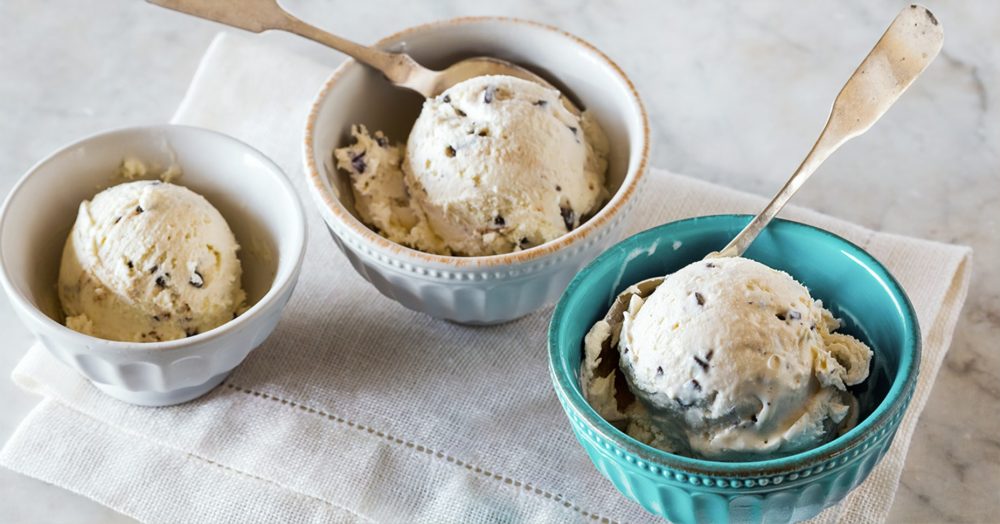 Как приготовить домашнее мороженое из 3 простых ингредиентов