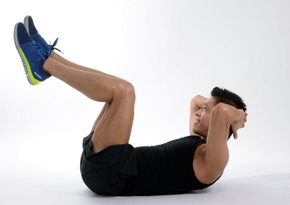 Обратное скручивание – упражнение, которое сделает живот подтянутым и плоским