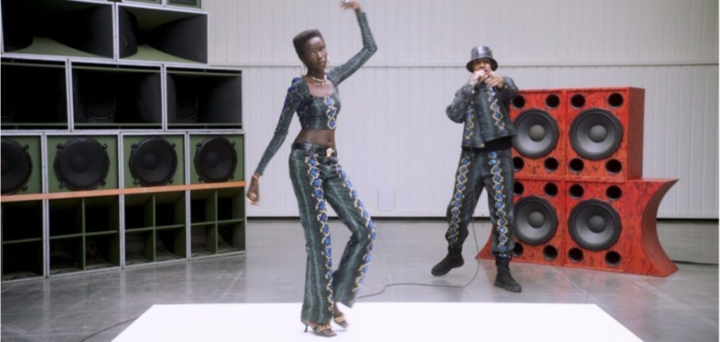 С участием известного рэпера: Versace представляют собственный клип
