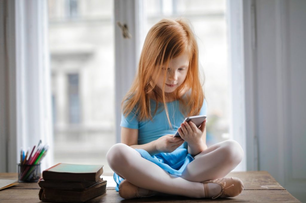 4 способов понять, когда покупать ребенку первый смартфон