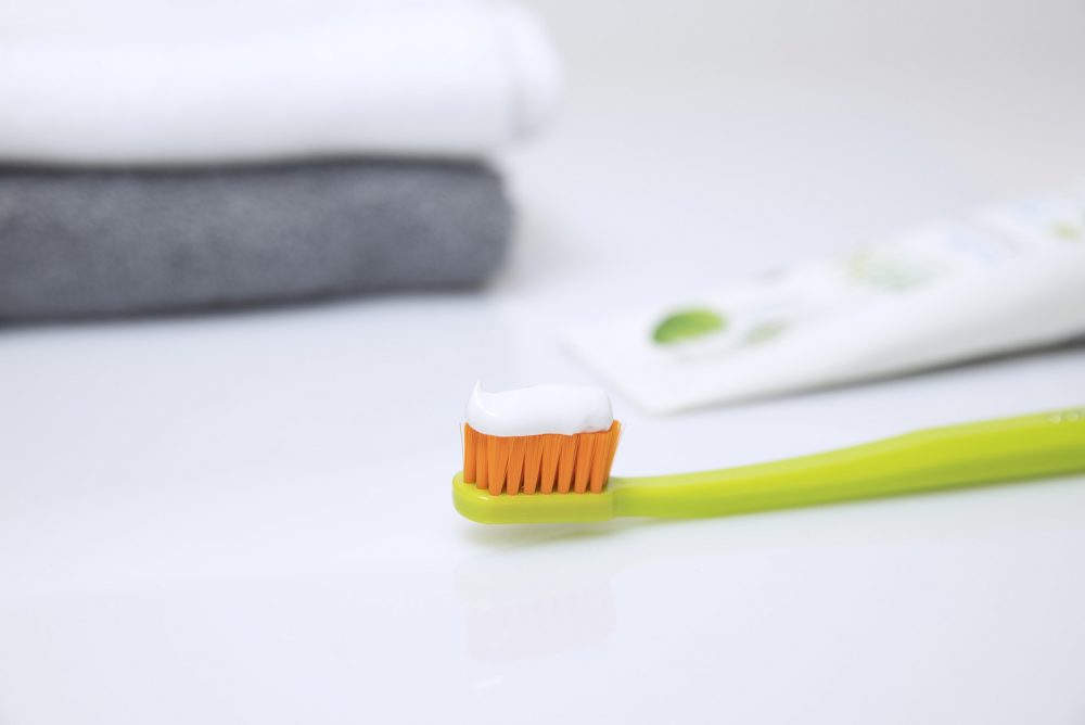 Гениально: 4 вещи, которые можно очистить с помощью зубной пасты