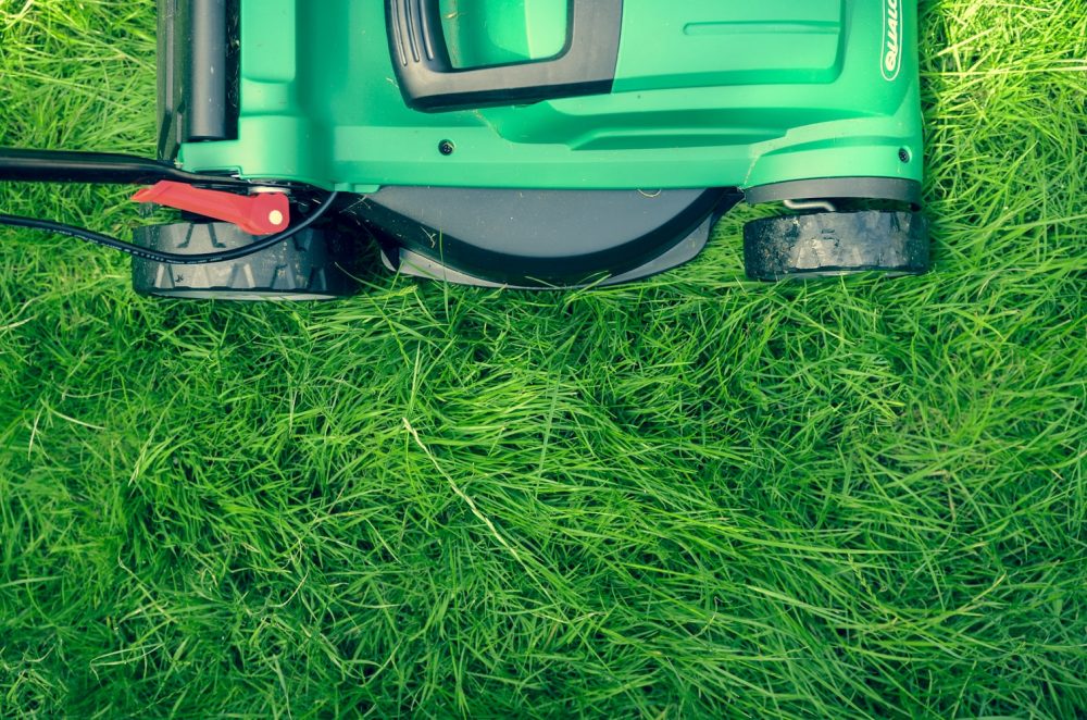 5 ошибок, которые вы можете совершать, когда стрижете газон