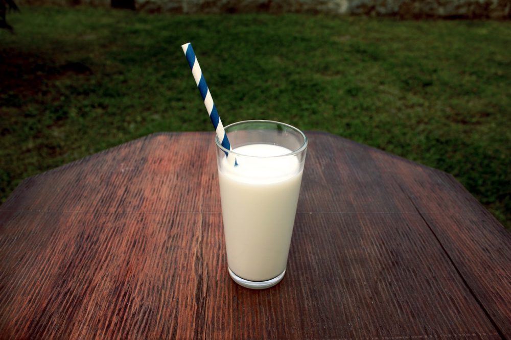 5 предупреждающих знаков, что вы пьете слишком много молока