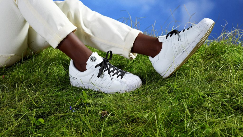Яркая классика: Adidas переосмыслили классические модели кроссовок
