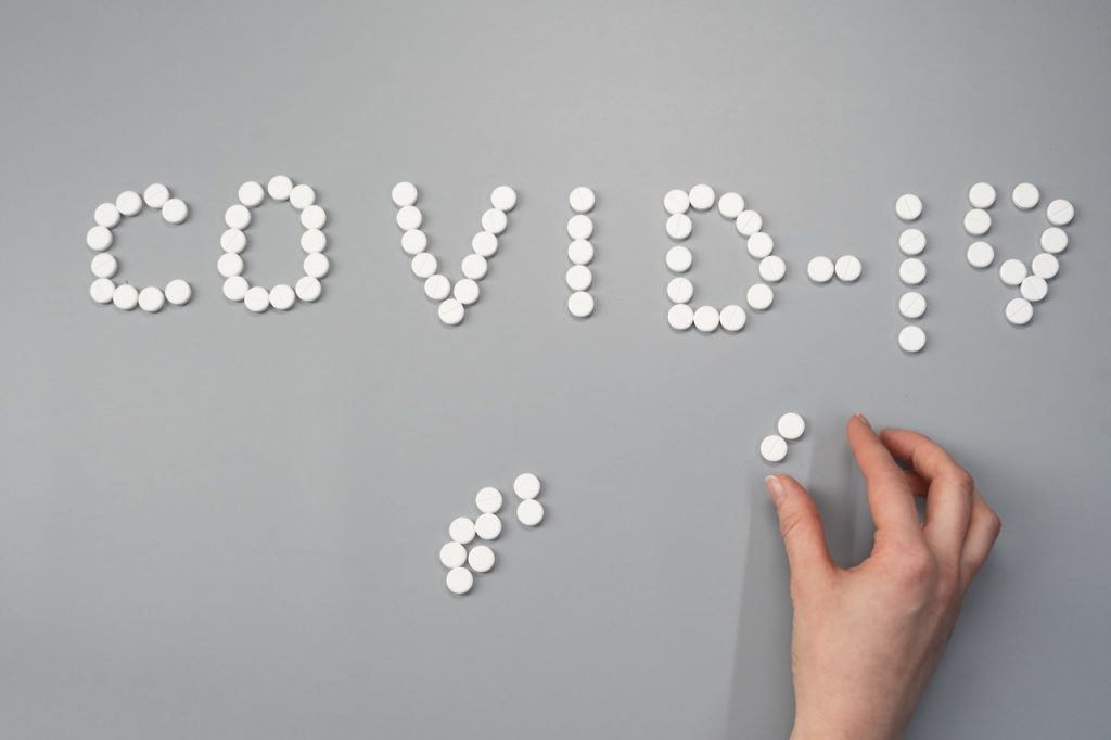 5 распространённых мифов о лечении COVID-19, опровергнутых врачами