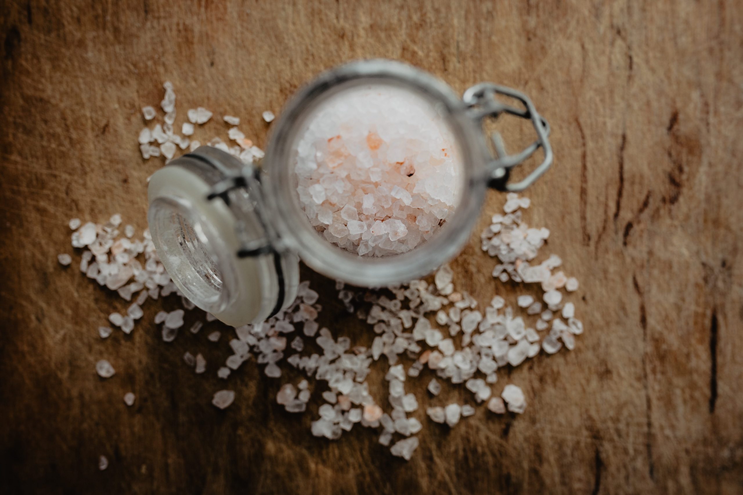 Белая соль против розовой: что лучше для потери веса?