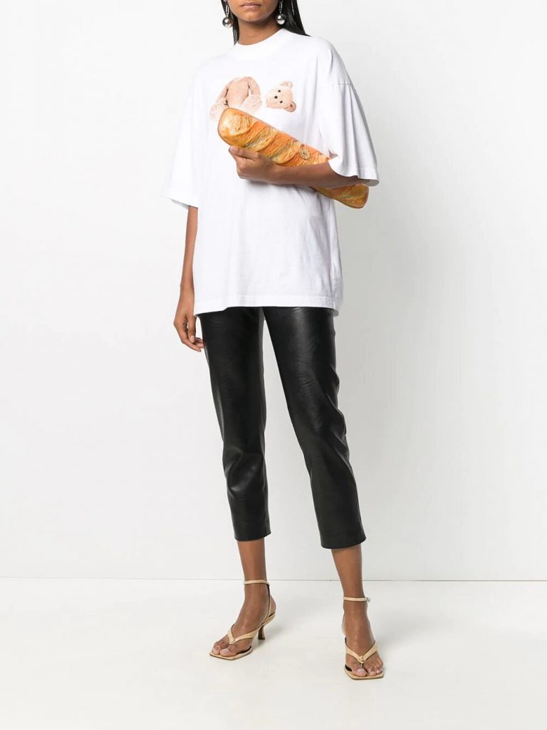 Торты, круасаны и батон: Moschino выпустили сумки в форме еды
