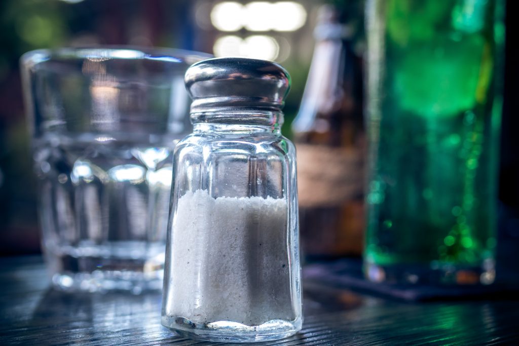 Сколько ложек соли можно потреблять в день без вреда для здоровья
