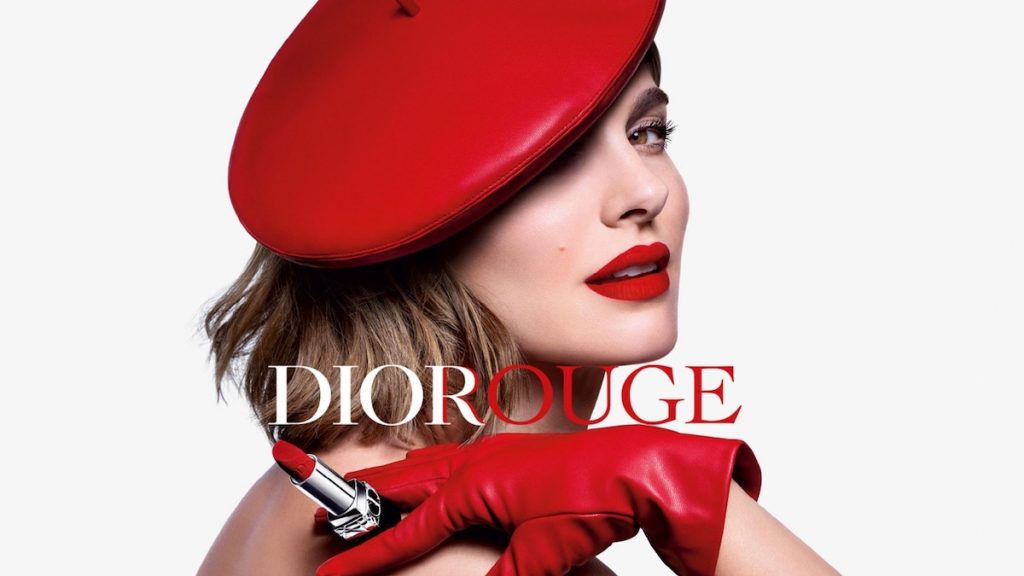Насыщенный красный: Натали Портман стала лицом новой помады от Dior
