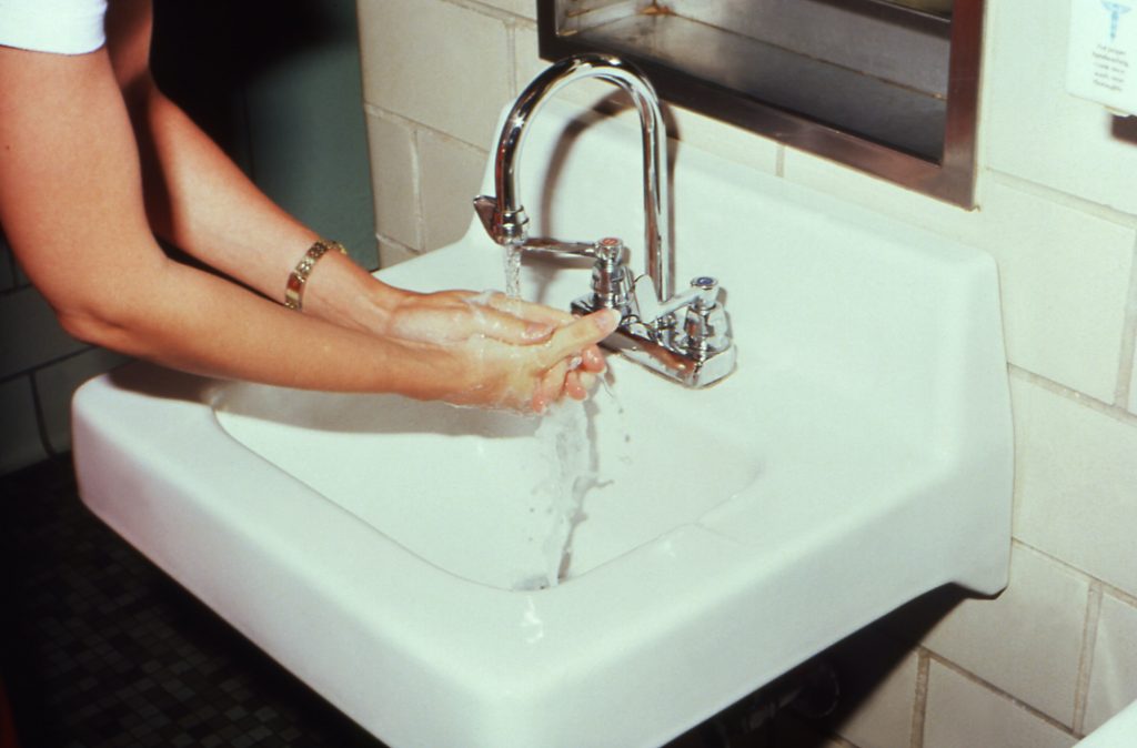 Как избежать кожной сыпи и экземы из-за слишком частого мытья рук