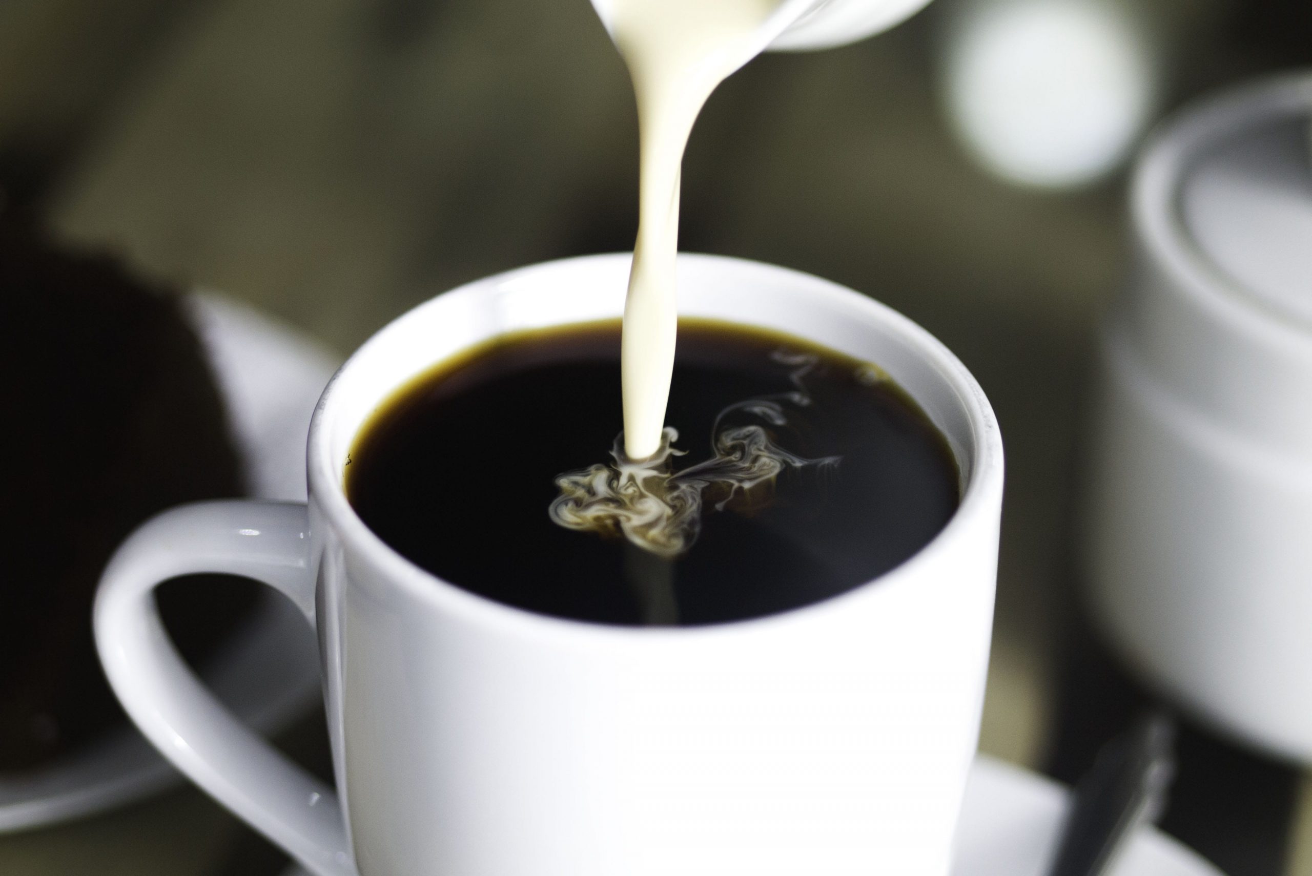 Как приготовить полезные сливки для кофе, которые по вкусу переплюнут сливки из кофейни