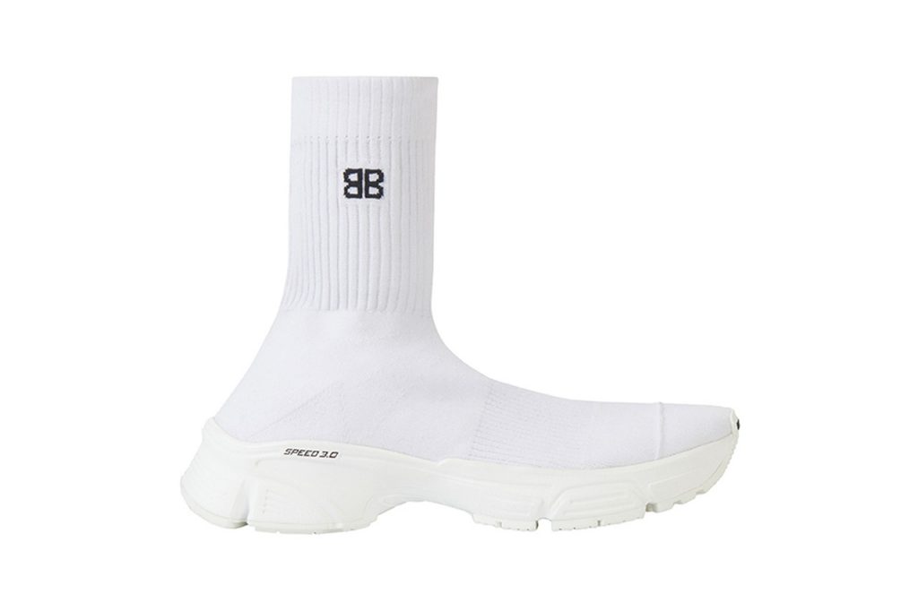 Похоже на белые носки: Balenciaga показывают новую модель кроссовок