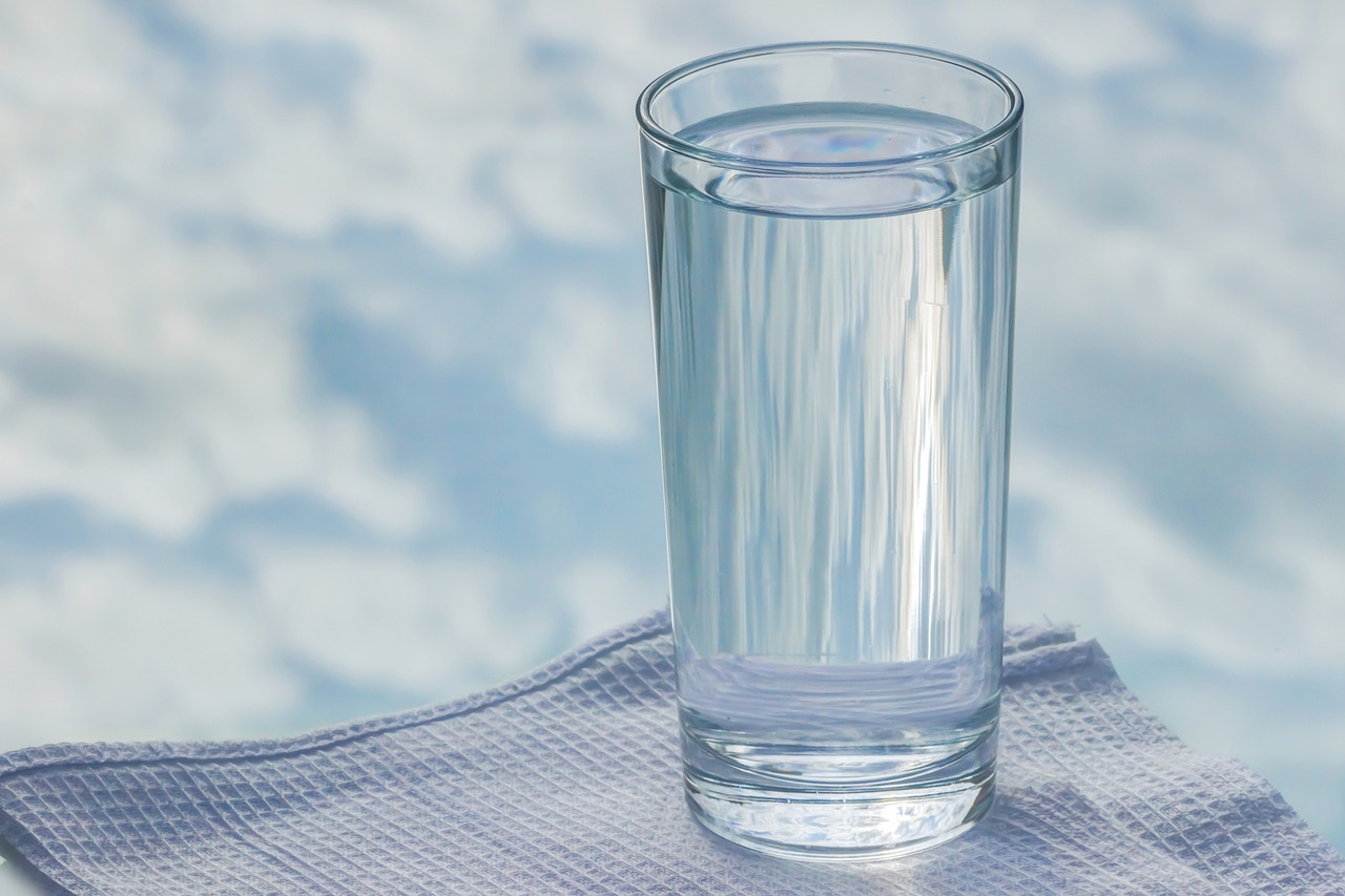 Сколько воды в день нужно пить каждому человеку на самом деле?