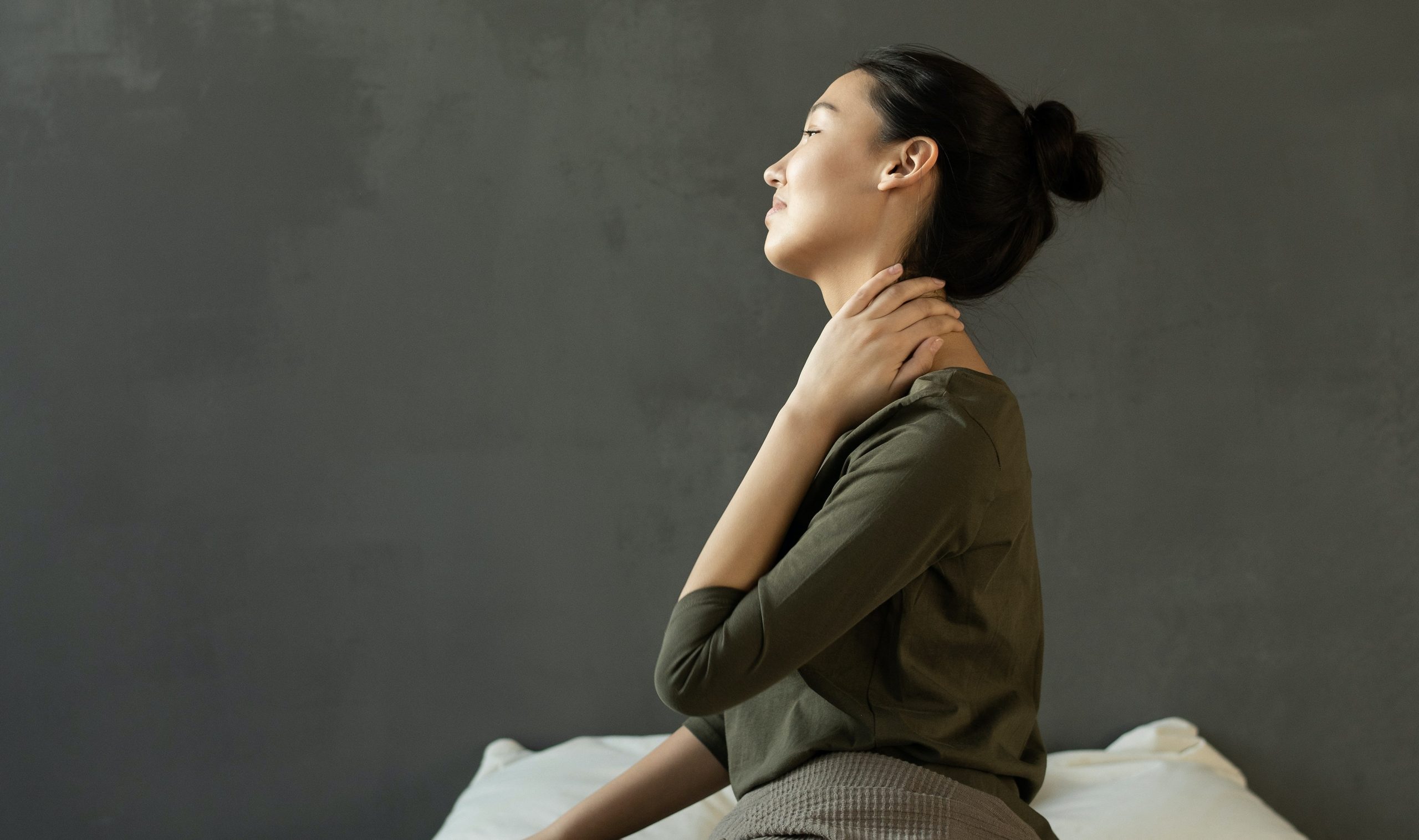 Как уснуть людям, которые страдают от боли в шее: советы специалиста
