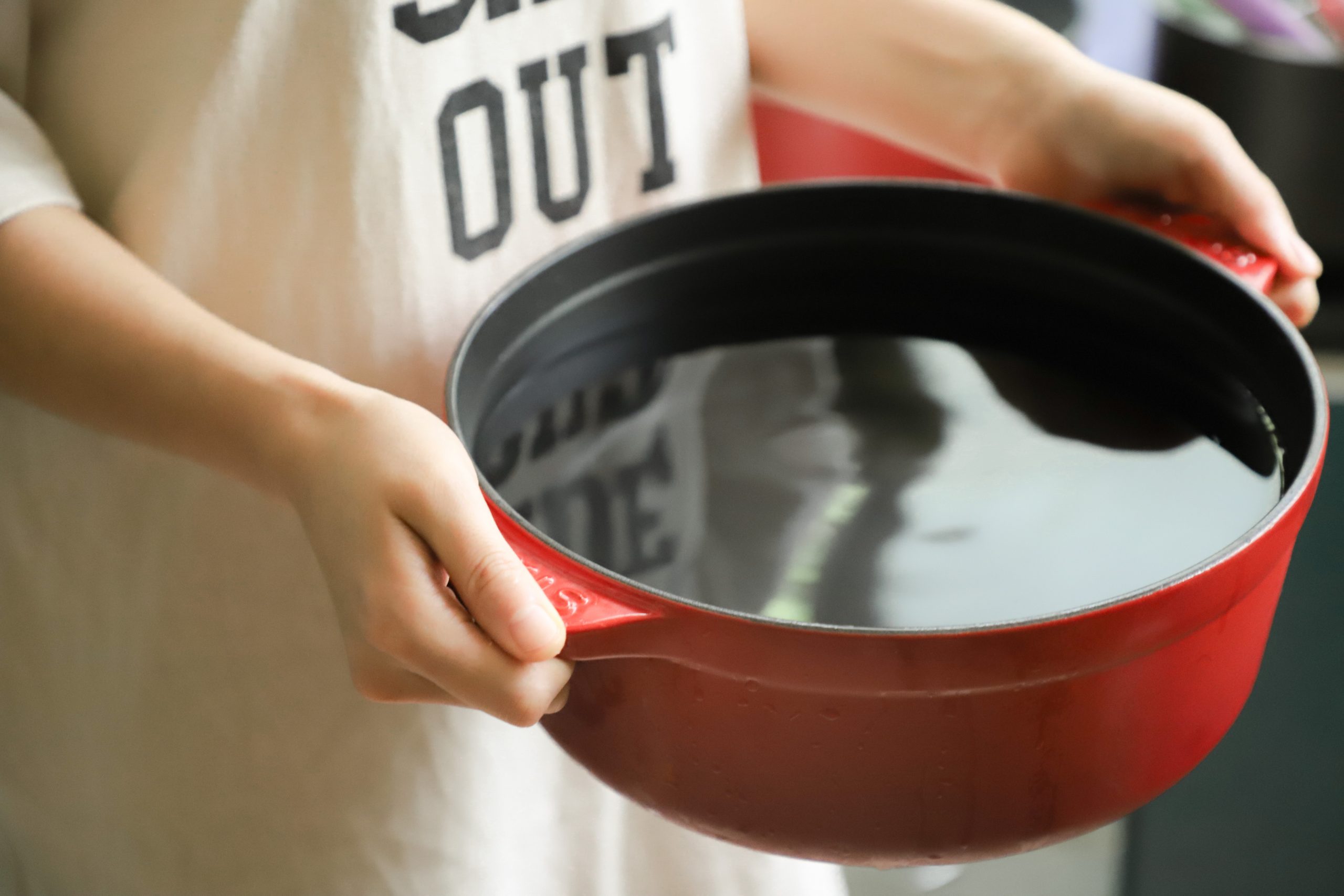 Не спешите выливать: 5 умных способов использовать воду из-под макарон