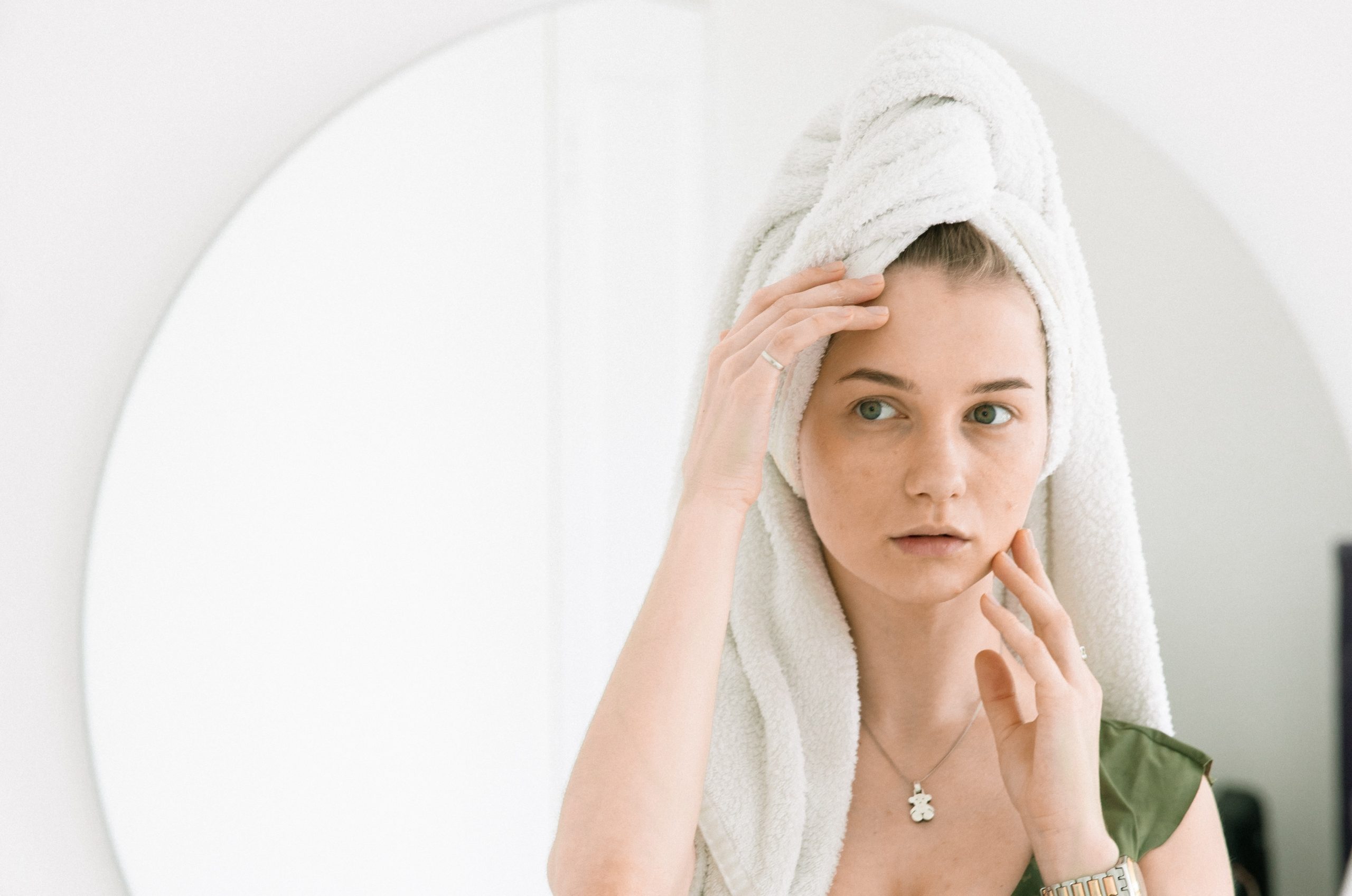 Реальная причина, по которой не следует сушить волосы вашим полотенцем