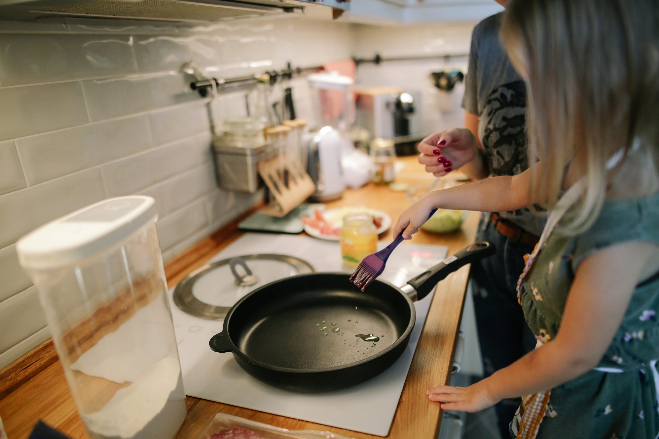 Что важно знать людям, которые используют посуду с антипригарным покрытием