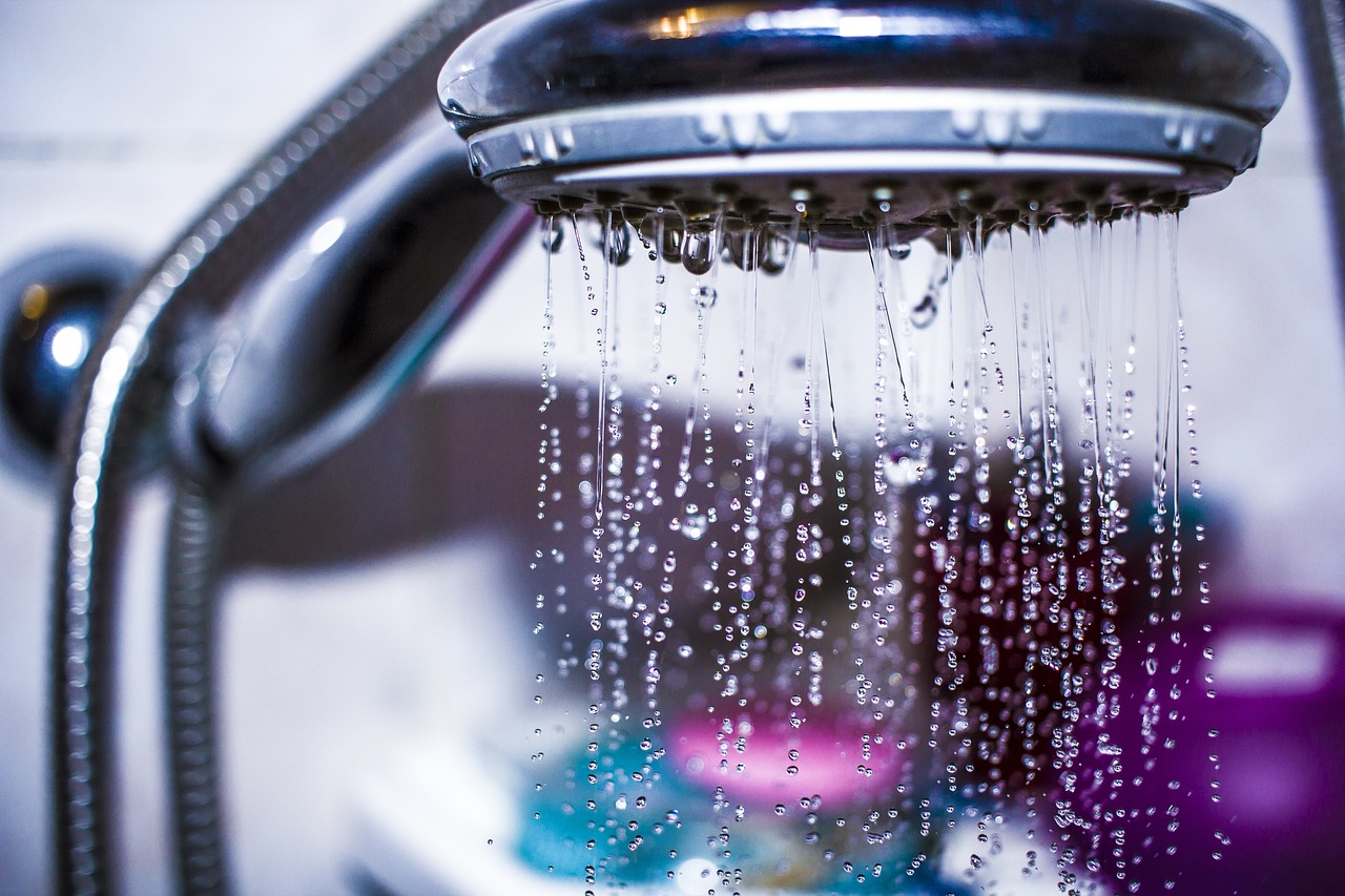 Какой душ на самом деле полезнее после тренировки: холодный или горячий?