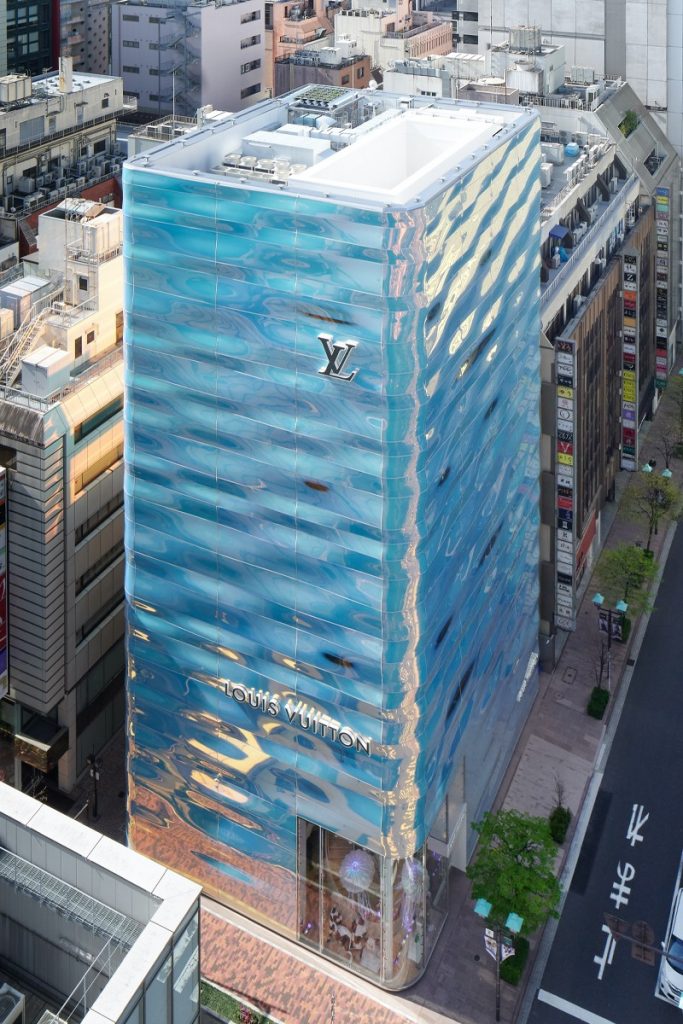 Новые открытия: Louis Vuitton показали свой новый магазин в Токио
