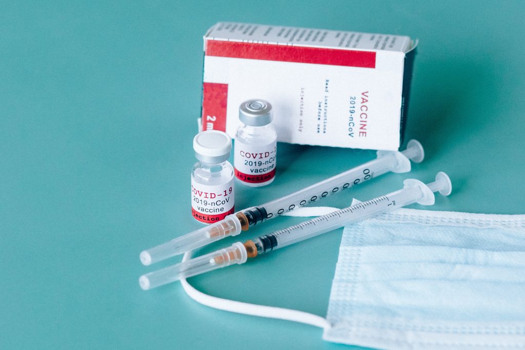 Вакцина Astrazeneca в Украине: что нужно и важно о ней знать