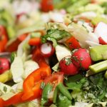 Новый рецепт весеннего салата, который идеально подойдёт для 8 марта