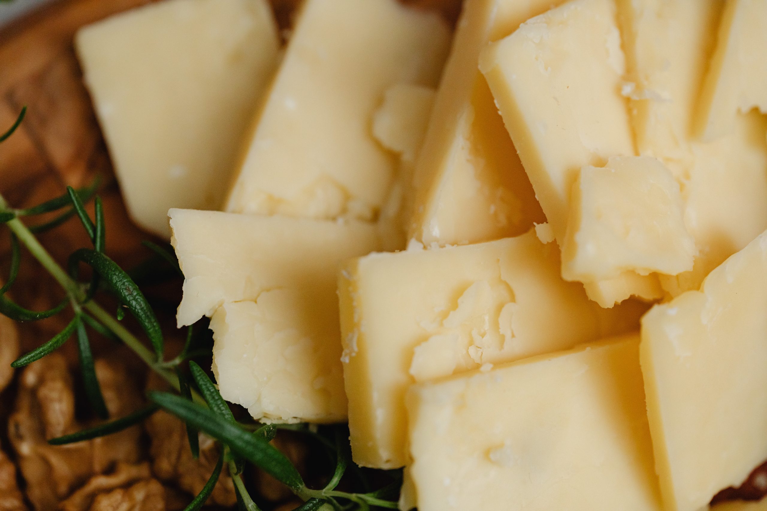 Питательные виды сыров, которые можно есть без вреда здоровью