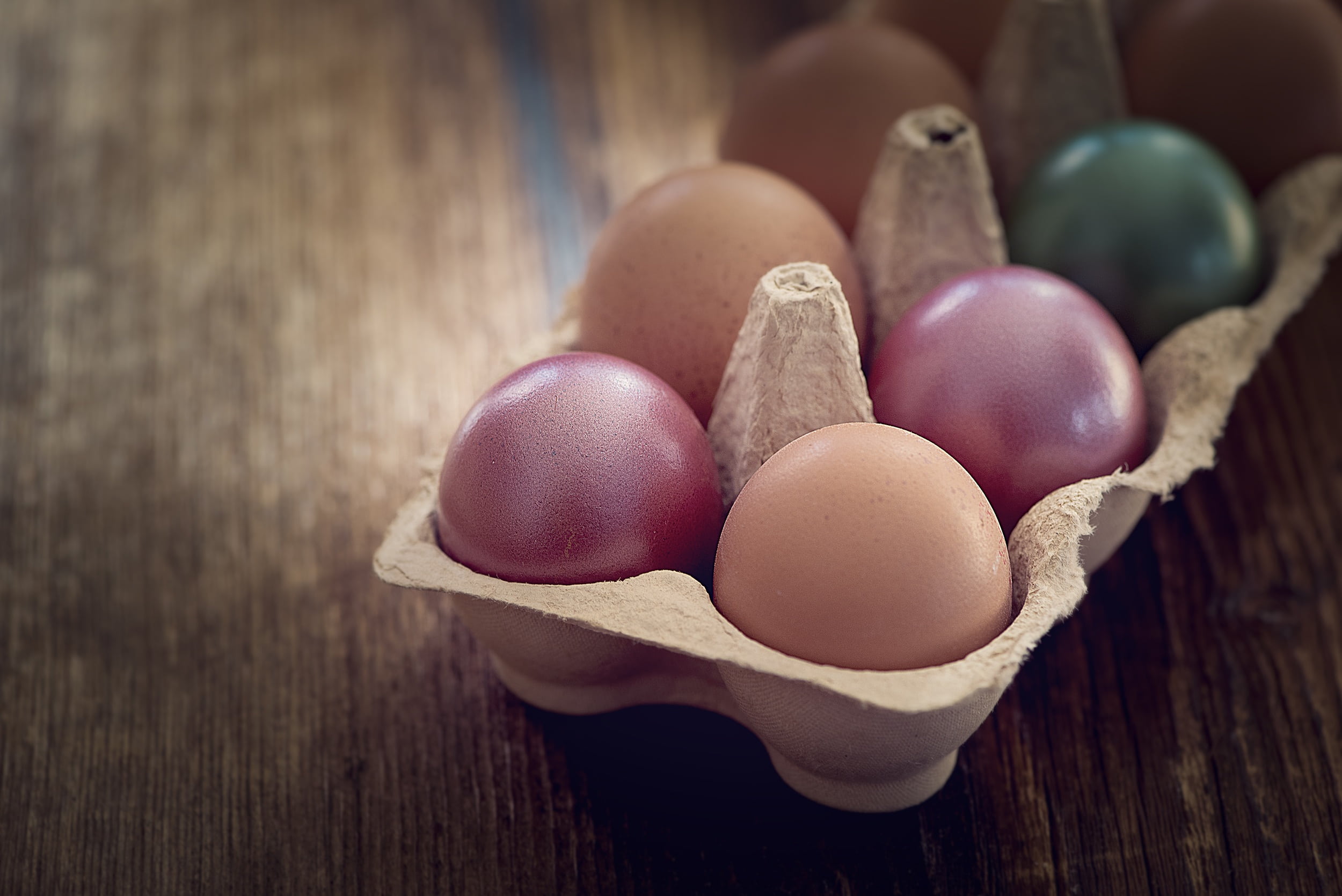 Натурально и без химии: как покрасить яйца на Пасху 2021 с помощью продуктов