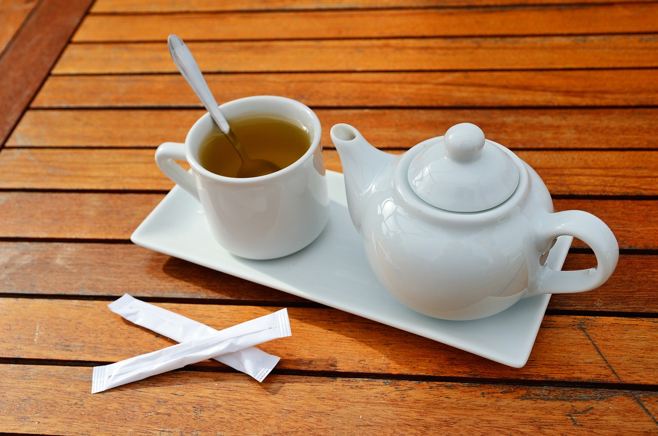 Частые ошибки во время питья чая, которые делают его вредным для здоровья