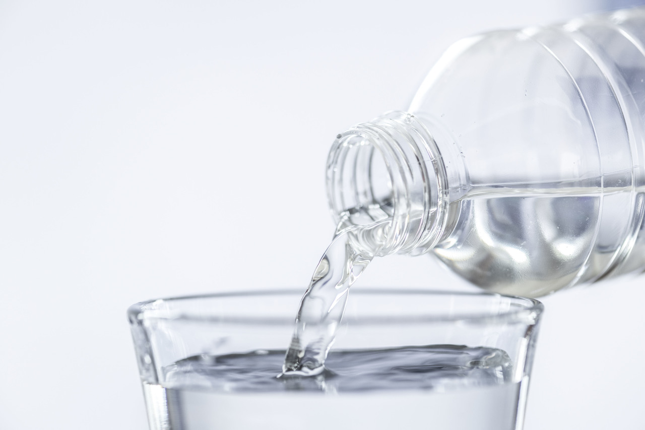 Очищенная и дистиллированная вода: в чём разница и какую лучше пить?
