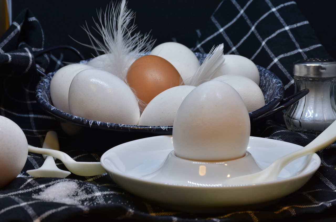 Надежный метод легко очистить сваренные вкрутую яйца