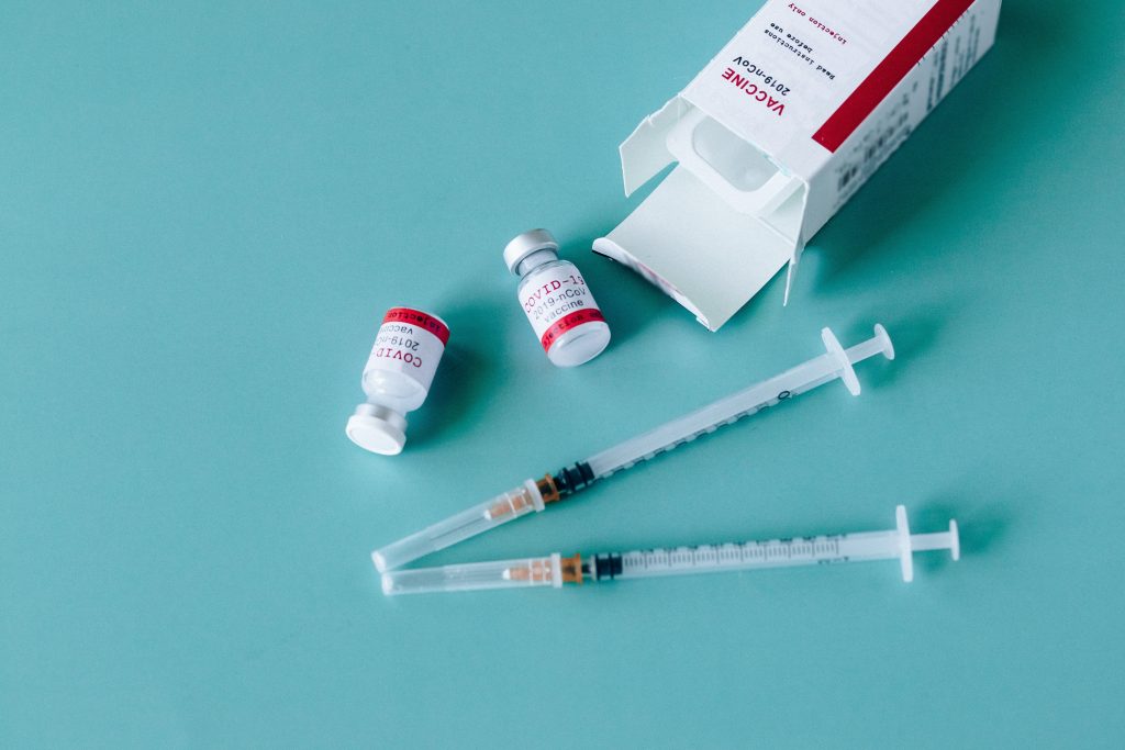 Почему в Германии и Франции советуют получить две разные вакцины от COVID-19?