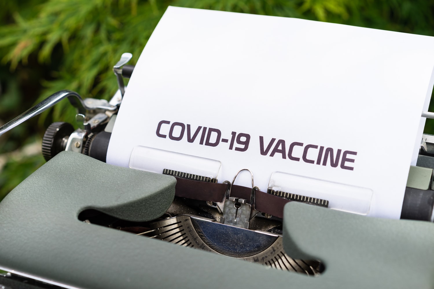 Первое, что стоит сделать, когда вы получите карту вакцины против COVID-19