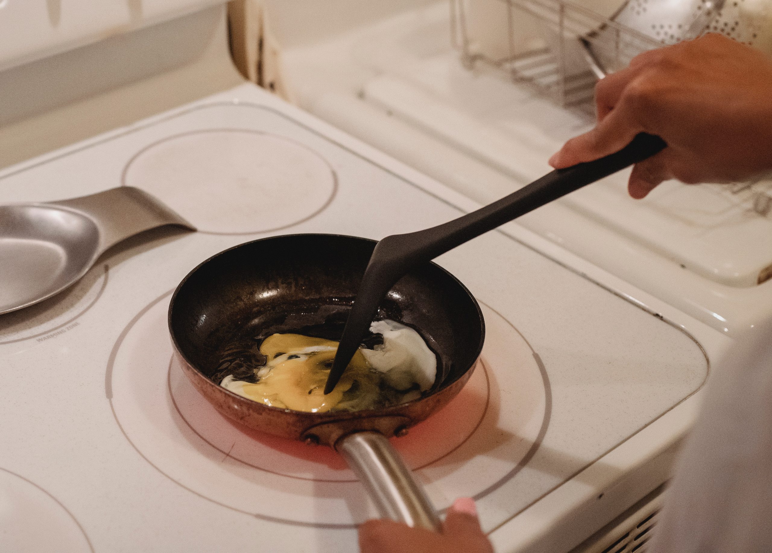 Секрет приготовления самых пушистых яиц на завтрак от шеф-поваров