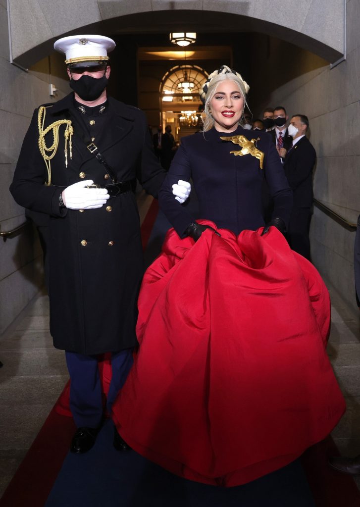 Schiaparelli выпустили в продажу брошь, которую Леди Гага надела на инаугурацию президента США